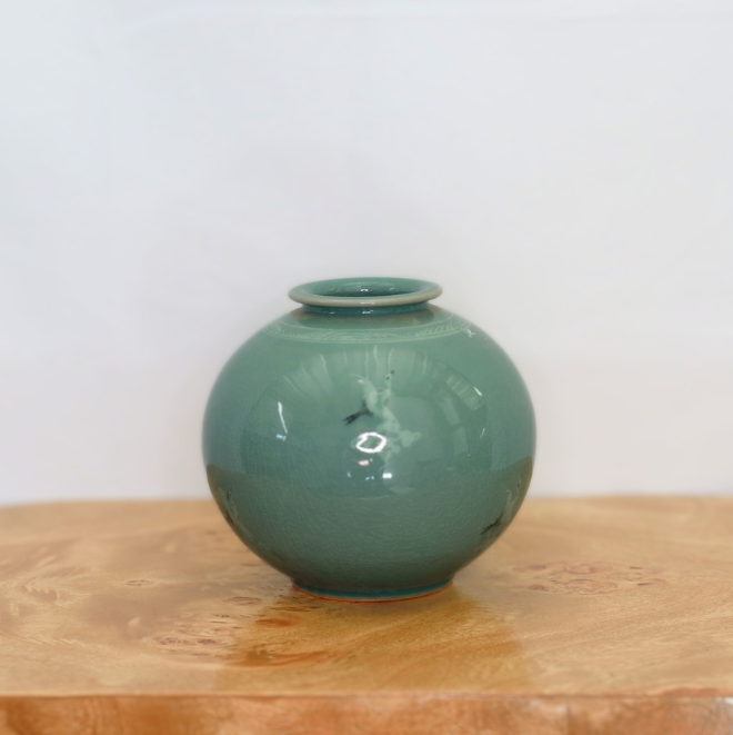 Round Green Vase - Birds Flying
