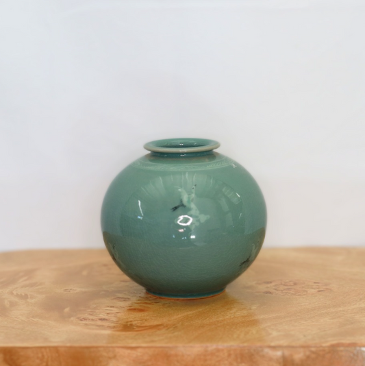Round Green Vase - Birds Flying