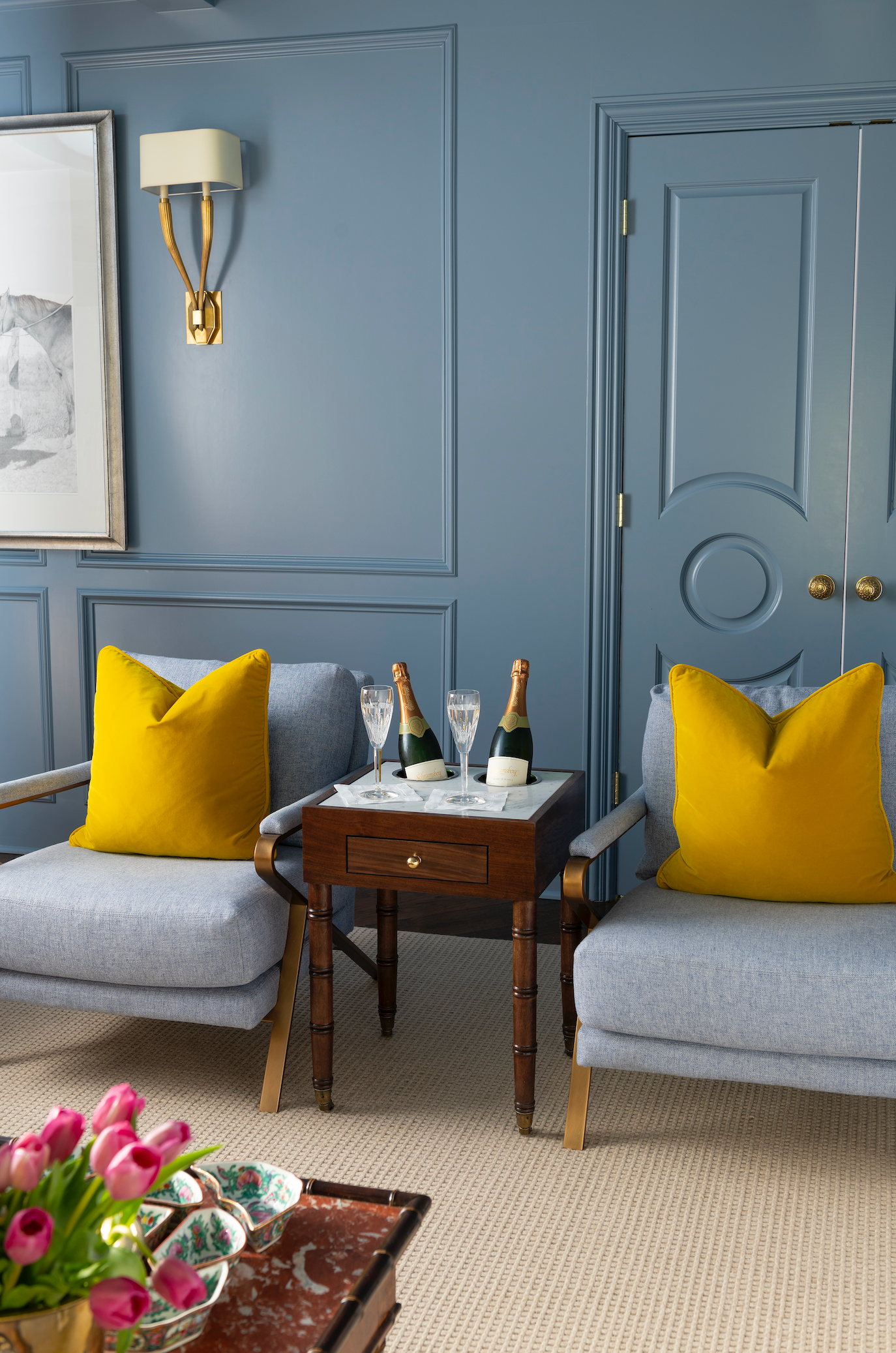 Hilary Champagne Table